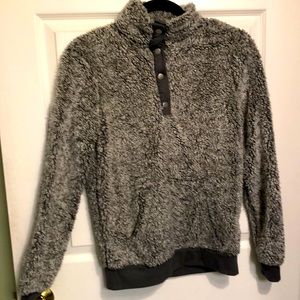 Like new Gray 3/4 Snap Fuzzy Pullover small